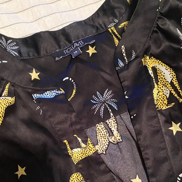 Black satiny pajamas 🐆🌴⭐️ - Picture 4 of 11